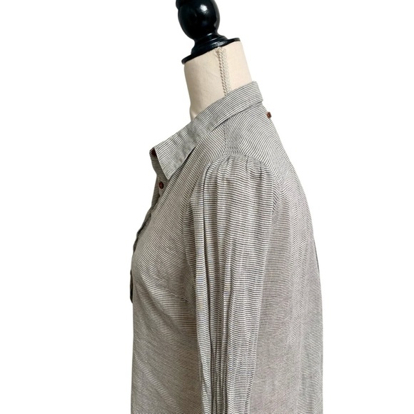 Birds of Paradis by Trovata Gray Stripe Lace Back Button Front Shirt Small - Picture 6 of 15